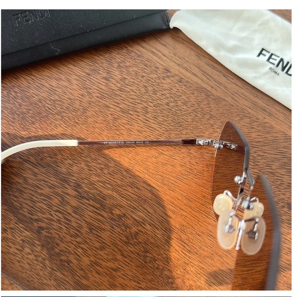 FENDI Oculus SOLAR-FF Sunglasses - Picture 4 of 7